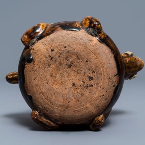 A Thai Sawankhalok brown-glazed rabbit kendi, 14/15th C. — 照片 7