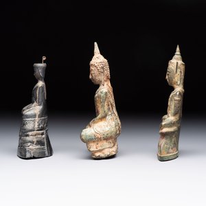 A Thai silver Buddha and two Burmese bronze Buddhas, 16/19th C. — 照片 3