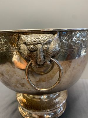 A Thai silver punch bowl with tiger-form handles, เฉิน เว่ย ไท่ 陳偉泰 mark, Bangkok, 19th C. — photo 7