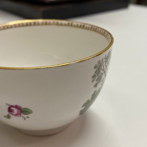 A The Hague-decorated Ansbach porcelain 'leopard and otter' cup and saucer, 18th C. — photo 13