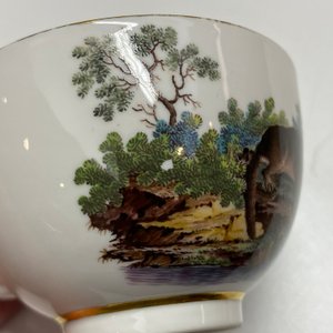 A The Hague-decorated Ansbach porcelain 'leopard and otter' cup and saucer, 18th C. — photo 10