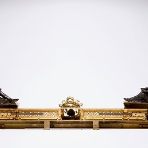 A three-piece patinated and gilt bronze adjustable fireplace fender, France, 19th C. — photo 2