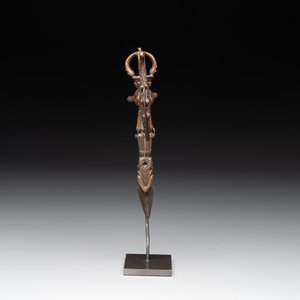 A Tibetan bronze and cast iron ritual dagger or 'phurba', 18/19th C. — photo 5
