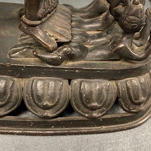 A Tibetan bronze group of Mahakala and his consort Yab-Yum, 19th C. — 照片 15