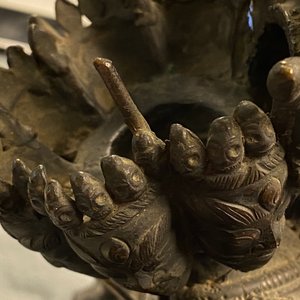 A Tibetan bronze group of Mahakala and his consort Yab-Yum, 19th C. — 照片 19