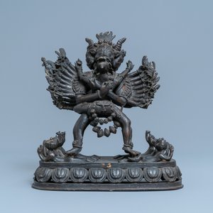 A Tibetan bronze group of Mahakala and his consort Yab-Yum, 19th C. — 照片 2