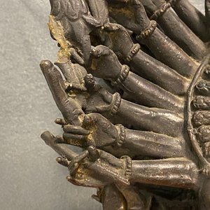 A Tibetan bronze group of Mahakala and his consort Yab-Yum, 19th C. — 照片 32