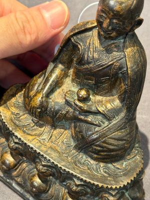 A Tibetan bronze Padmasambhava, 14th C. — photo 15