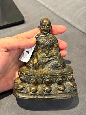 A Tibetan bronze Padmasambhava, 14th C. — photo 8