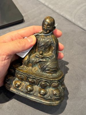 A Tibetan bronze Padmasambhava, 14th C. — photo 9
