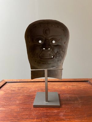 A Tibetan cast iron 'Mahakala' mask, 16/17th C. — photo 3