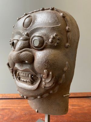 A Tibetan cast iron 'Mahakala' mask, 16/17th C. — photo 5