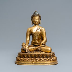 A Tibetan gilt bronze figure of Buddha, early 20th C. — 照片 1