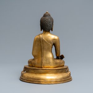 A Tibetan gilt bronze figure of Buddha, early 20th C. — 照片 3