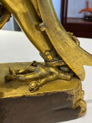 A Tibetan gilt bronze sculpture of Sarvabuddha Dakini, probably 15th C. — 照片 15