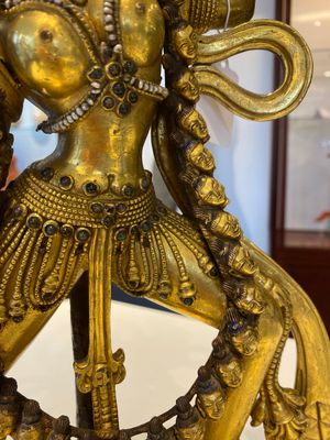 A Tibetan gilt bronze sculpture of Sarvabuddha Dakini, probably 15th C. — 照片 6