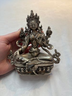 A Tibetan gilt-bronze Tara and a silver Tara, 19/20th C. — photo 1