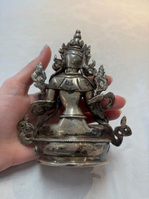 A Tibetan gilt-bronze Tara and a silver Tara, 19/20th C. — photo 3