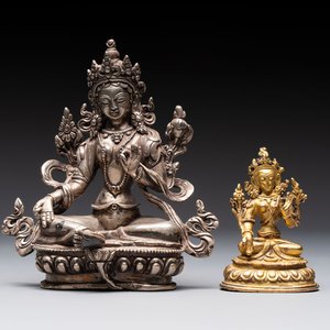 A Tibetan gilt-bronze Tara and a silver Tara, 19/20th C. — photo 1