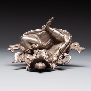 A Tibetan gilt-bronze Tara and a silver Tara, 19/20th C. — photo 6