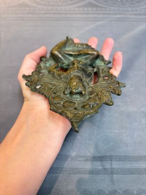 A Tibetan or Nepalese bronze seated Tara holding a vajra, 12/13th C. — 照片 5