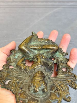 A Tibetan or Nepalese bronze seated Tara holding a vajra, 12/13th C. — 照片 6