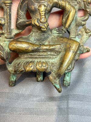 A Tibetan or Nepalese bronze seated Tara holding a vajra, 12/13th C. — 照片 10