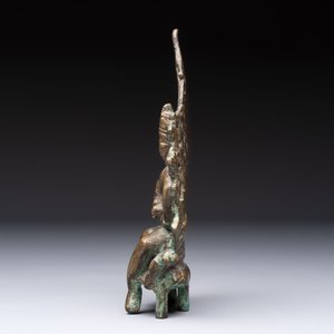 A Tibetan or Nepalese bronze seated Tara holding a vajra, 12/13th C. — 照片 5