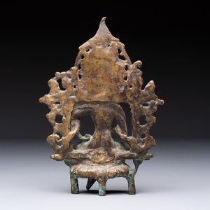 A Tibetan or Nepalese bronze seated Tara holding a vajra, 12/13th C. — 照片 6