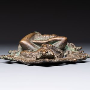 A Tibetan or Nepalese bronze seated Tara holding a vajra, 12/13th C. — 照片 8