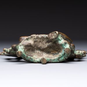 A Tibetan or Nepalese bronze seated Tara holding a vajra, 12/13th C. — 照片 9