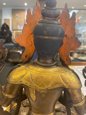 A Tibetan or Nepalese turquoise-inlaid partly-gilt bronze figure of White Tara, 20th C. — photo 2