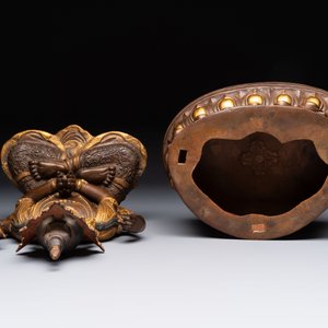 A Tibetan or Nepalese turquoise-inlaid partly-gilt bronze figure of White Tara and a figure of Makahala, 20th C. — 照片 14
