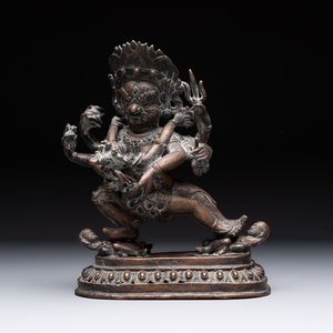 A Tibetan or Nepalese turquoise-inlaid partly-gilt bronze figure of White Tara and a figure of Makahala, 20th C. — 照片 3