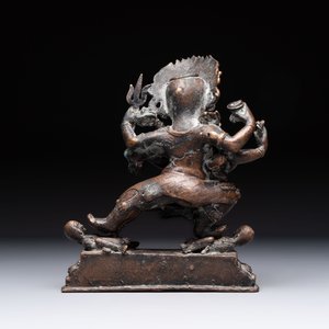 A Tibetan or Nepalese turquoise-inlaid partly-gilt bronze figure of White Tara and a figure of Makahala, 20th C. — 照片 5