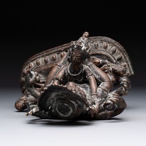 A Tibetan or Nepalese turquoise-inlaid partly-gilt bronze figure of White Tara and a figure of Makahala, 20th C. — 照片 7