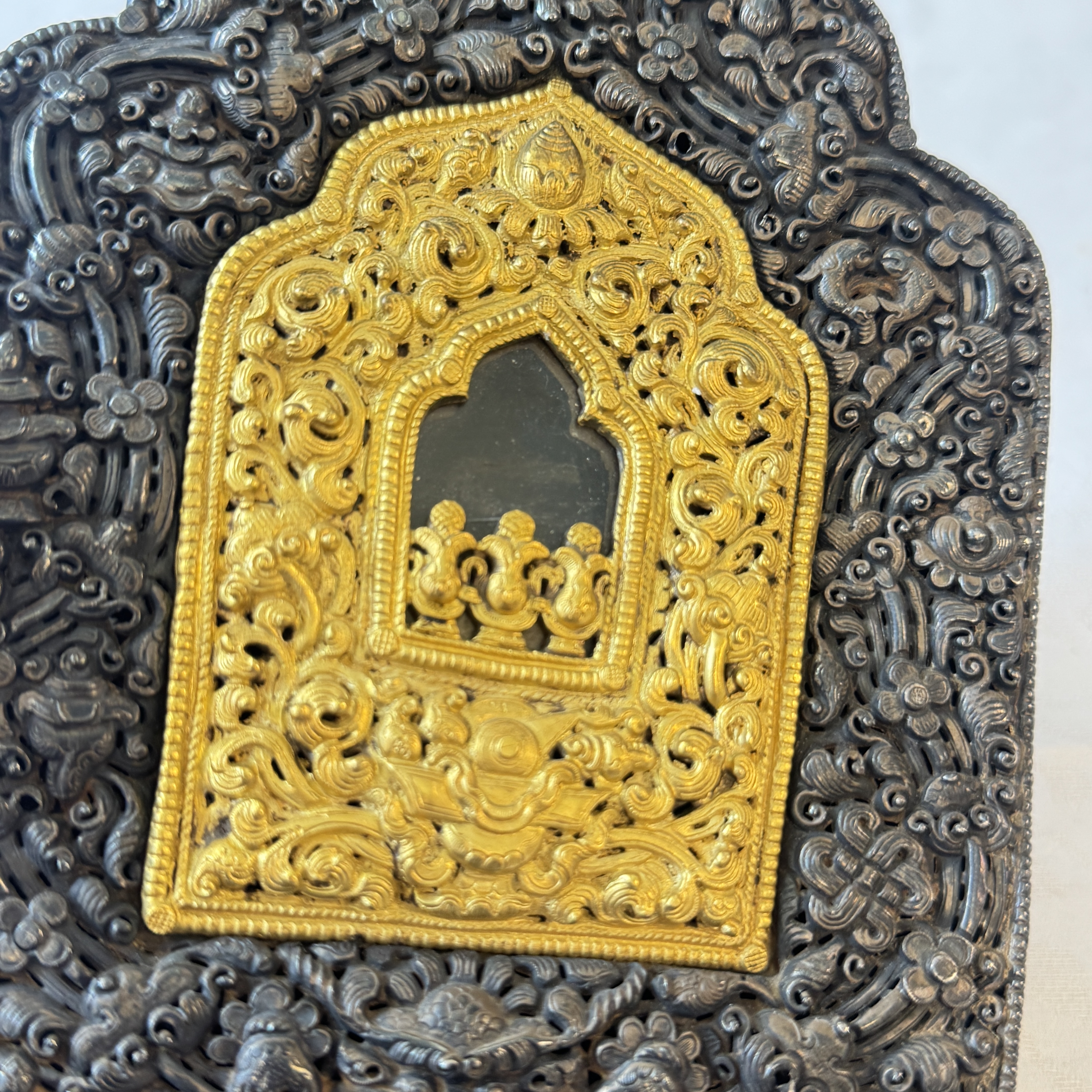 A Tibetan parcel-gilt silver and copper gau shrine box — photo 2