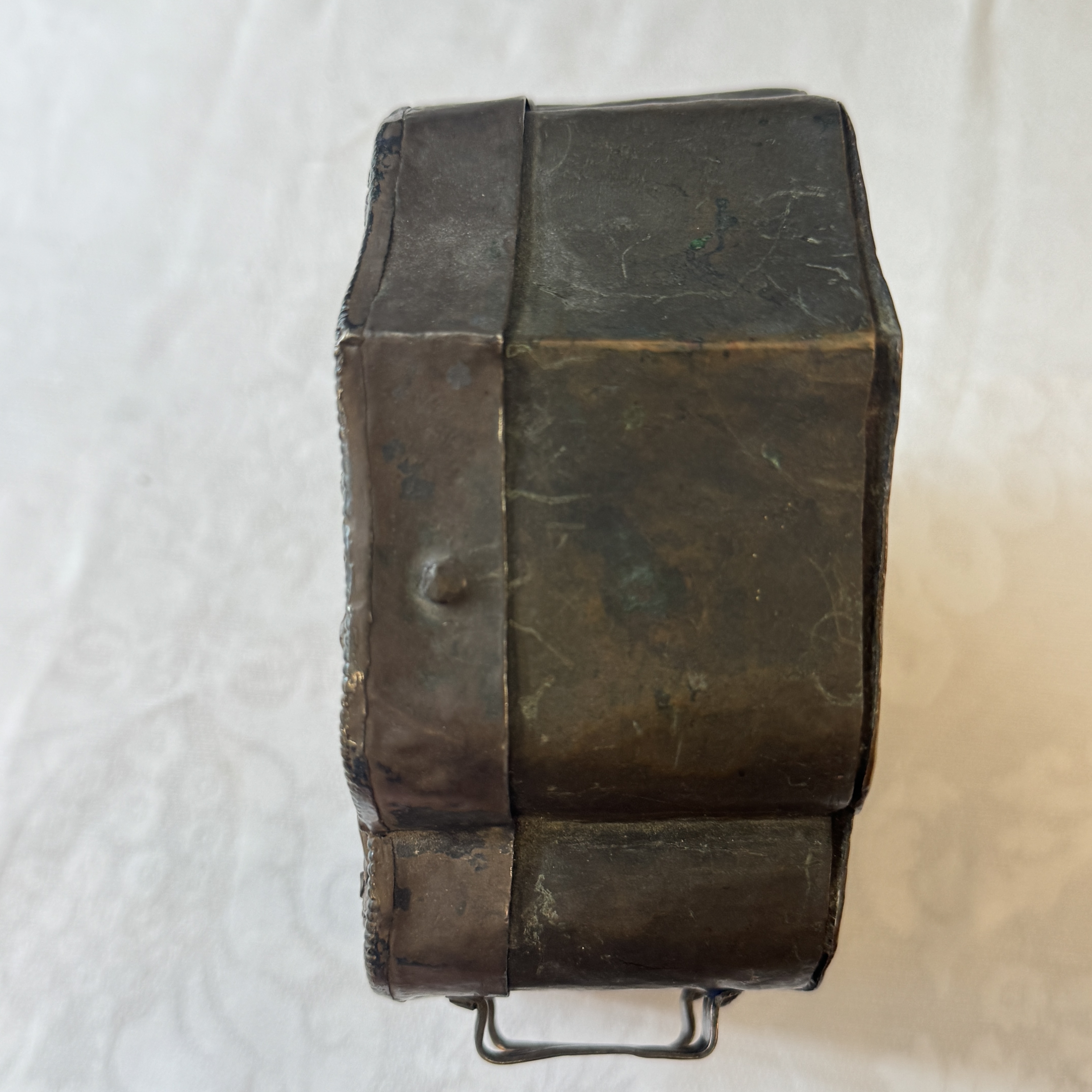 A Tibetan parcel-gilt silver and copper gau shrine box — photo 6