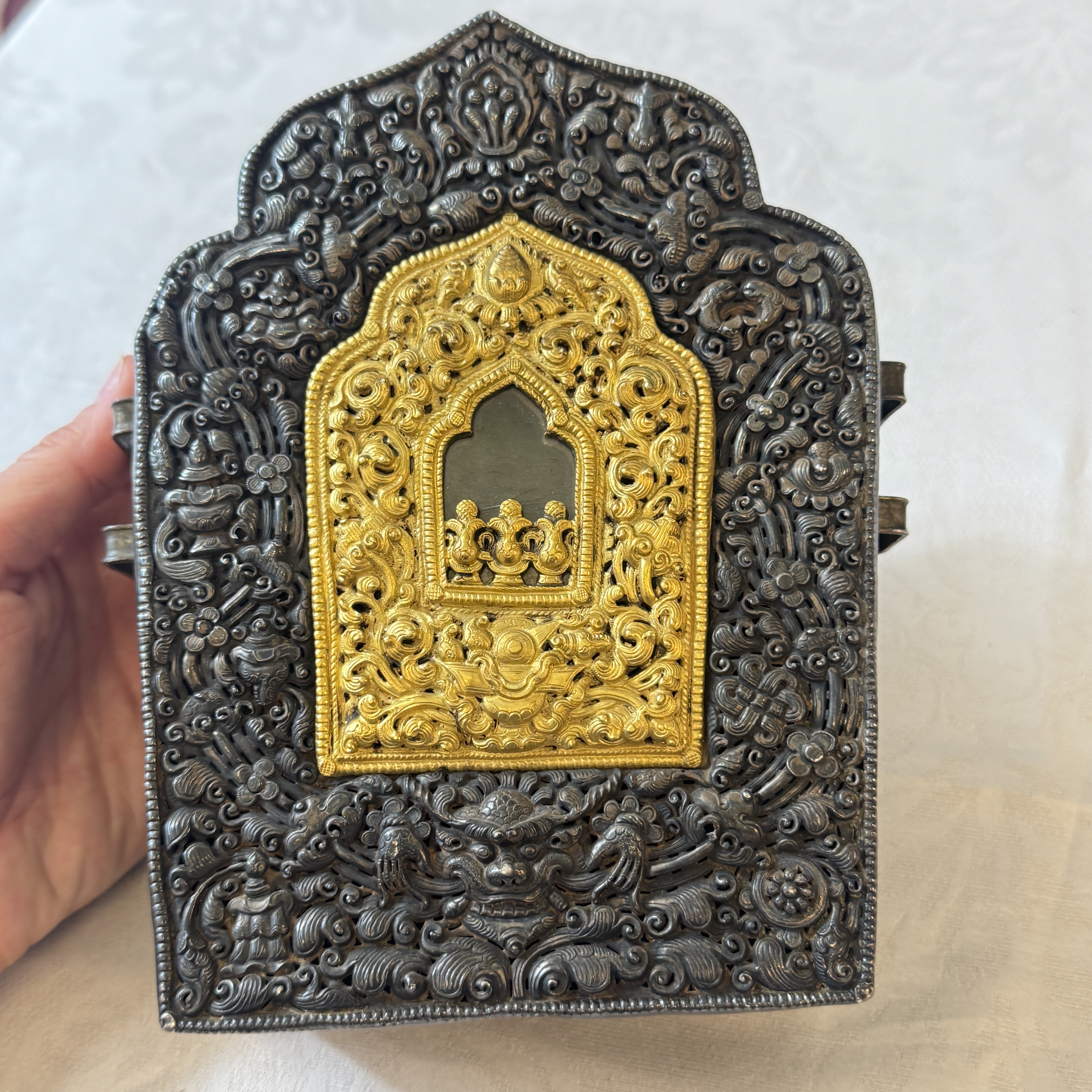 A Tibetan parcel-gilt silver and copper gau shrine box — photo 1