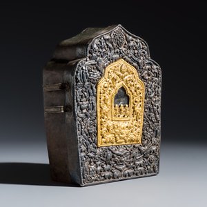 A Tibetan parcel-gilt silver and copper gau shrine box — photo 1