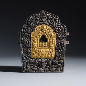 A Tibetan parcel-gilt silver and copper gau shrine box — photo 2