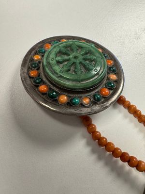 A Tibetan red-coral and malachite-inlaid and silver-mounted 'Ba Ji Xiang' wine bottle, 19th C. — photo 38