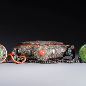 A Tibetan red-coral and malachite-inlaid and silver-mounted 'Ba Ji Xiang' wine bottle, 19th C. — photo 6