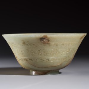 A Tibetan ritual jade bowl with a red coral-mounted silver cover and a stand, 19th C. — 照片 9