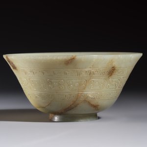 A Tibetan ritual jade bowl with a red coral-mounted silver cover and a stand, 19th C. — 照片 10