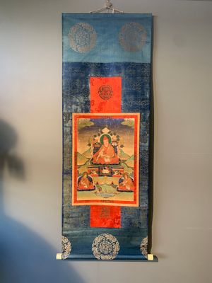 A Tibetan thangka depicting a lama, 19th C. — photo 1