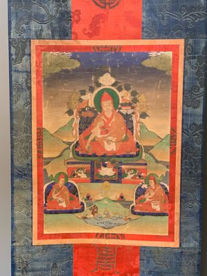 A Tibetan thangka depicting a lama, 19th C. — photo 2