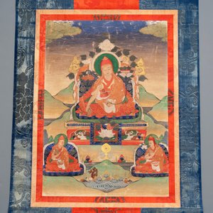 A Tibetan thangka depicting a lama, 19th C. — photo 2