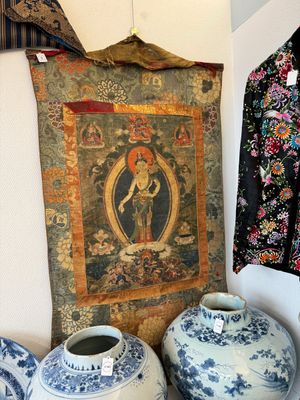 A Tibetan thangka depicting Padmapani, 19th C. — photo 1