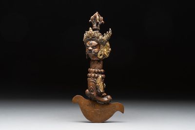 A Tibetan turquoise-inlaid copper alloy ritual kartika, 18/19th C.